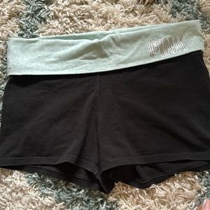 PINK ♡ yoga shorts sz L black and green cheeto